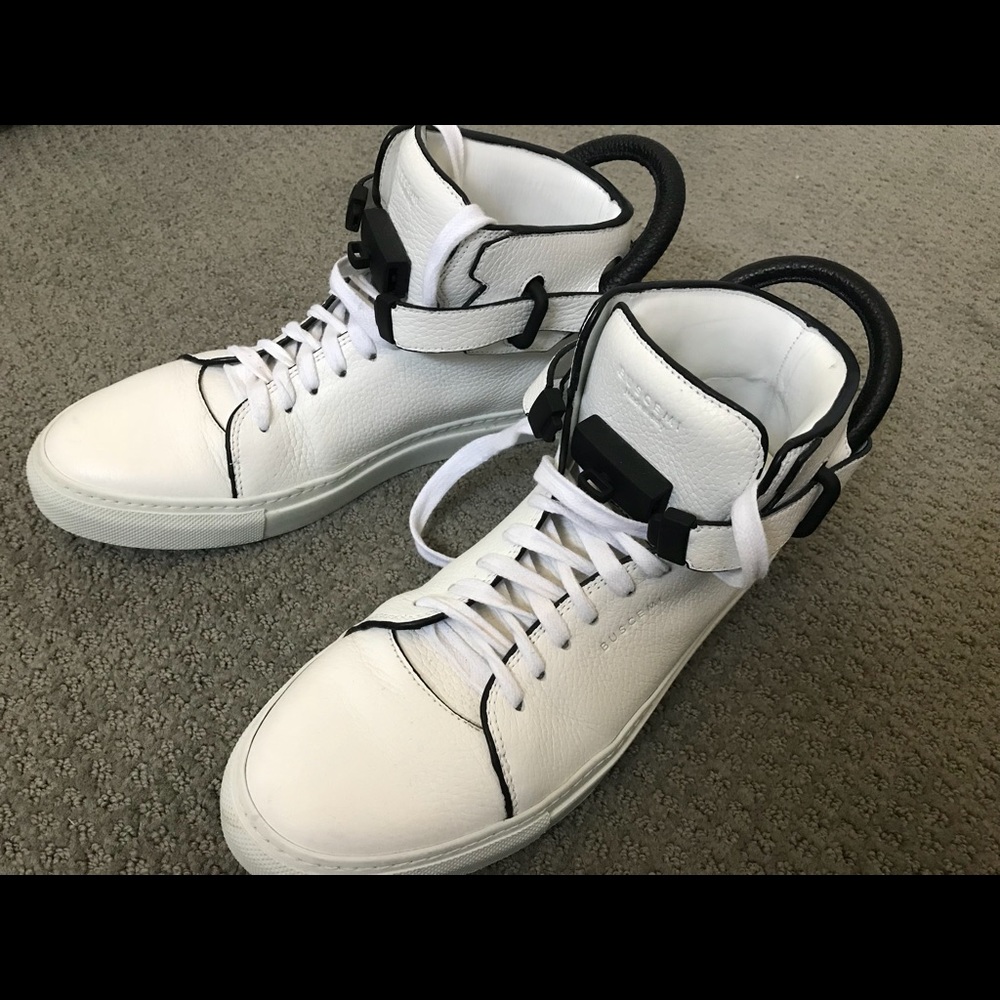 Buscemi 100mm white black trim size 10